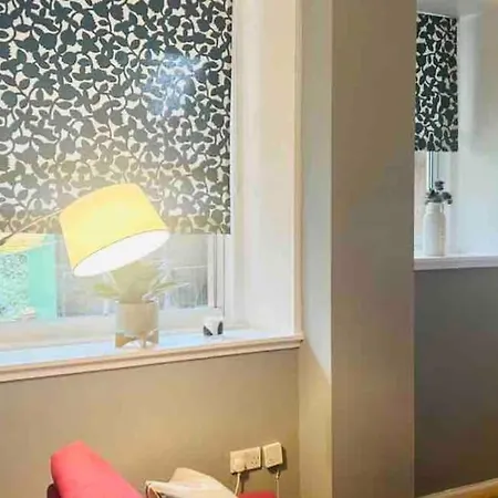 Large 2 Bedroom, Ground Floor Flat, Close To City Edinburgh Exterior foto