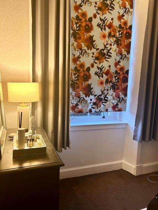 Large 2 Bedroom, Ground Floor Flat, Close To Appartement